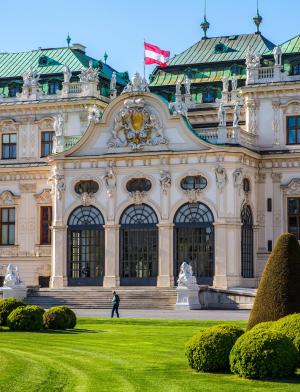 Jardins du Belvédère in Vienna with the Austrian flag waving